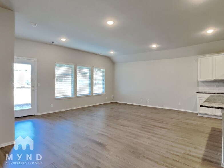 Building Photo - 28175 E 115 St S