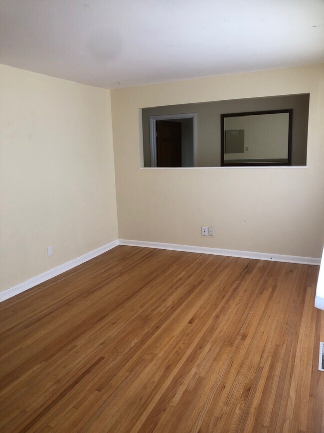Building Photo - 1708 S Clifton Ave