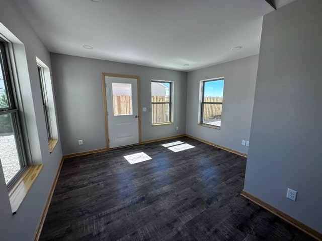 Building Photo - 404 Walnut Ct E