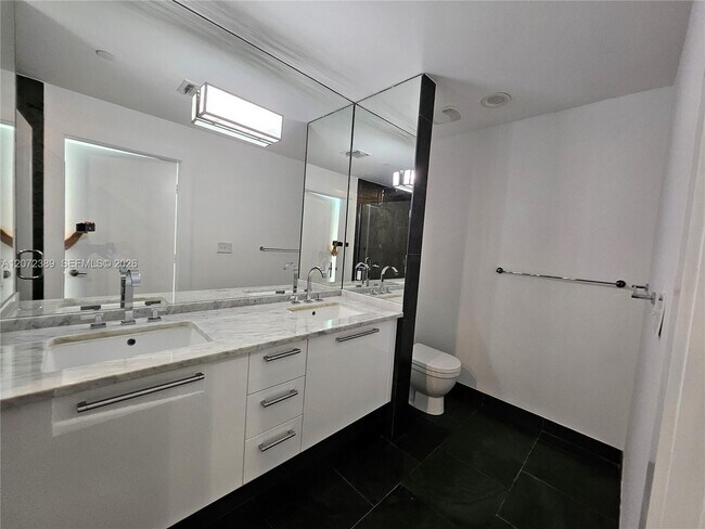 Building Photo - 900 Biscayne Blvd
