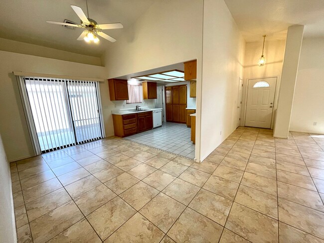 Building Photo - Cute 3 Bedroom Home in Center of Kingman! *CURRENTLY OCCUPIED, PLEASE DO NOT DISTURB THE TENANTS*