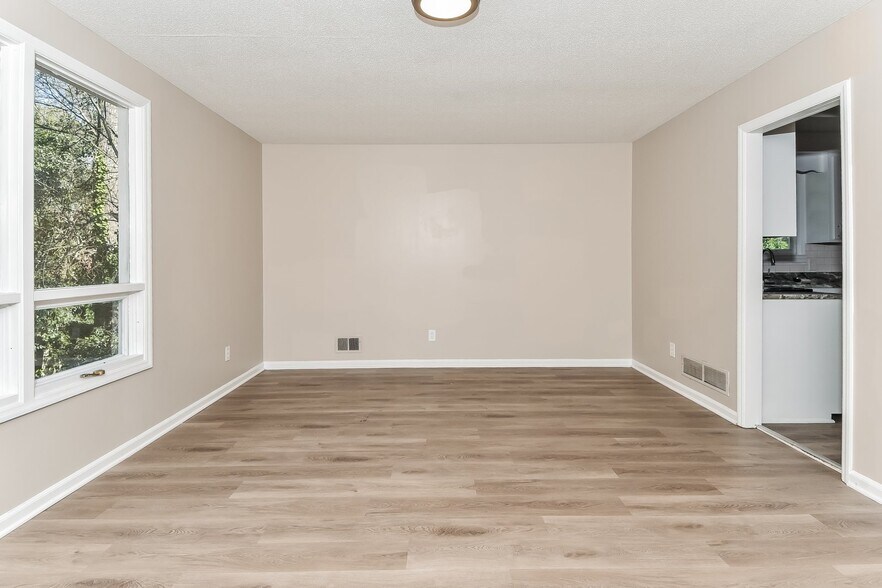 Building Photo - 4016 Williamsburg Dr