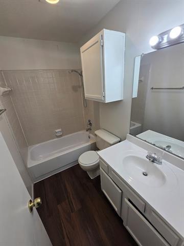 Building Photo - 1441 N Bluegrove Rd