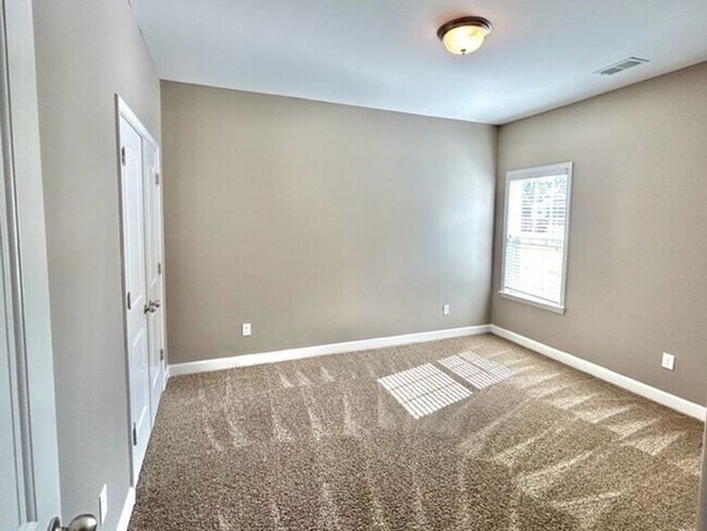 Building Photo - Now Leasing A 4 Bedroom 2 Bath Home In Oli...