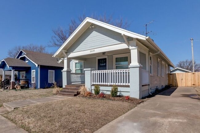 Building Photo - Classic Charm With All New Amenities 3/2 House!