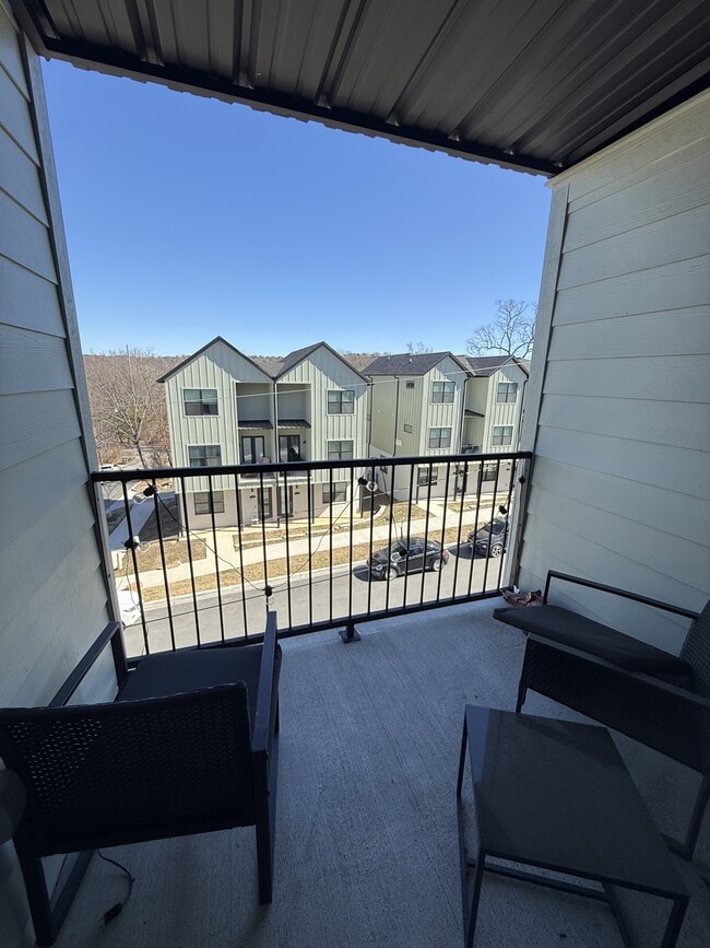 Building Photo - 707 Whitham Ave