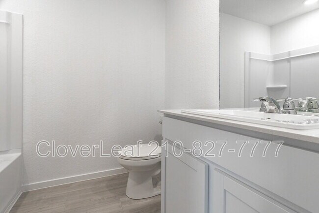 Building Photo - 12822 Ratcliff Lk