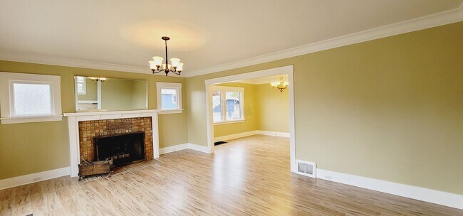 Building Photo - Rare opportunity to live in a stunning 5 B...