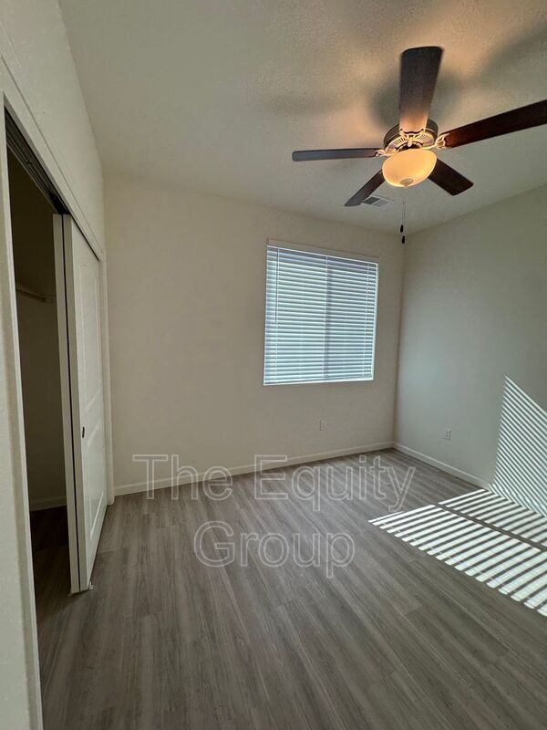 Building Photo - 4116 E Kaweah Ave