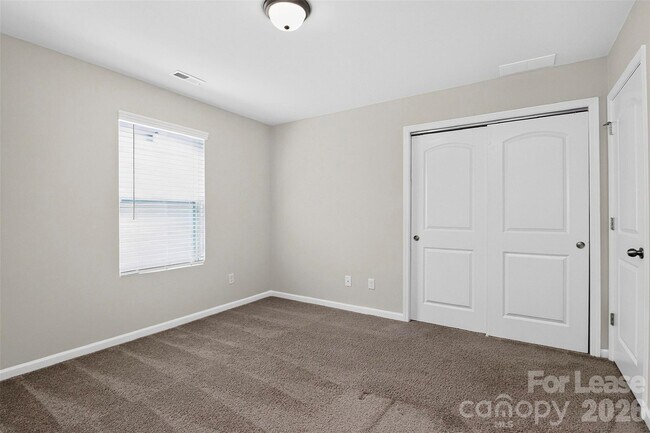 Building Photo - 17401 Carolina Hickory Dr
