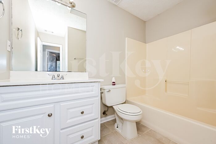 Building Photo - 646 Woodknoll Ct