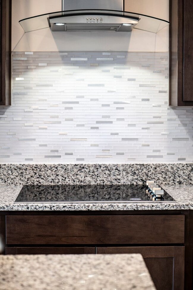 Building Photo - Stunning  MOVE-IN READY TOWNHOME in. Exqui...