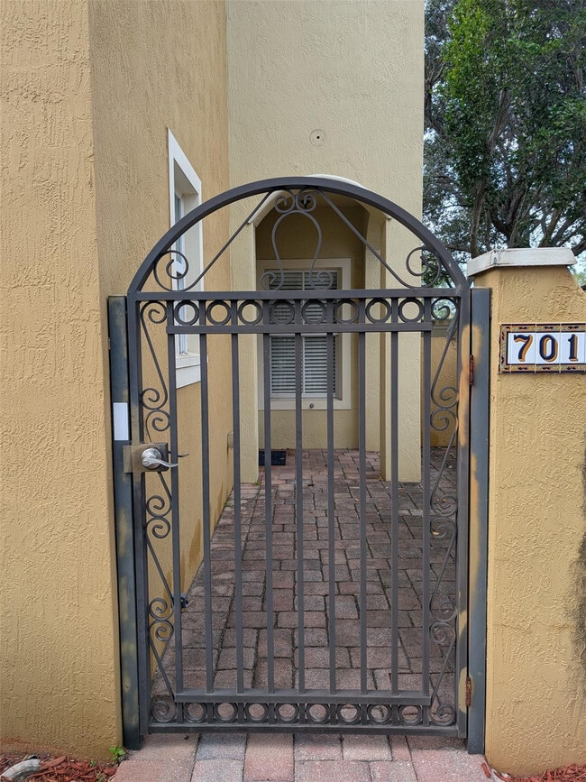 Building Photo - 2851 Prospect Rd