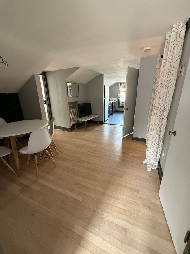 Building Photo - 2nd floor unit