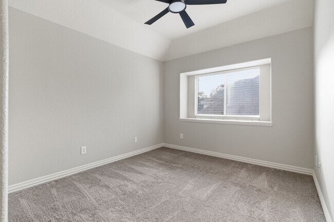 Building Photo - 414 Woodpecker Forest Ln