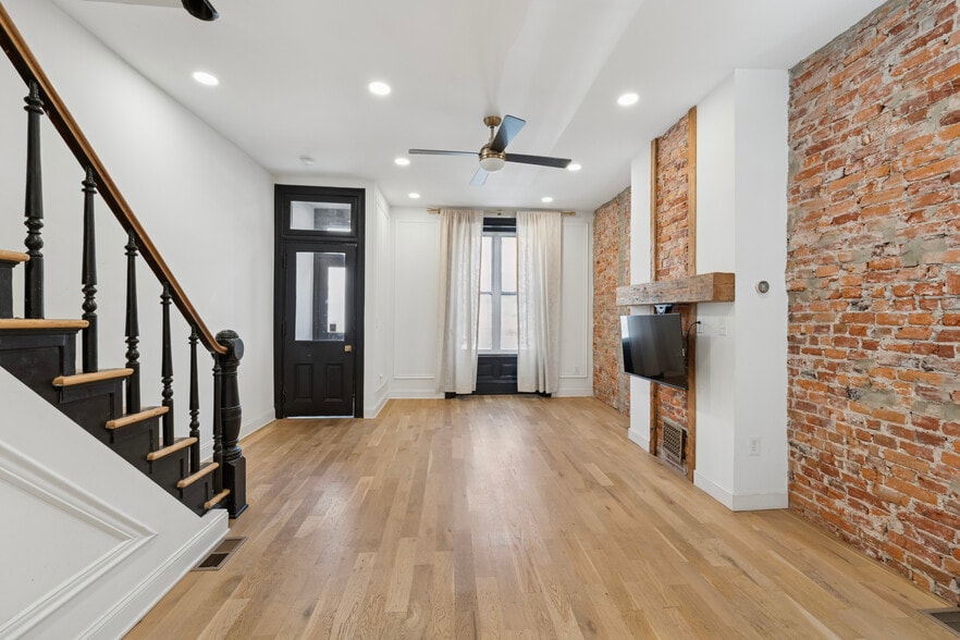 Building Photo - 858 Perkiomen St