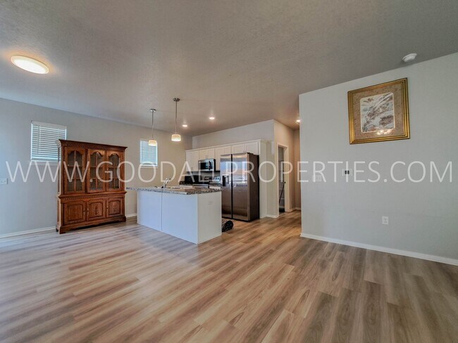 Building Photo - Beautiful 3-Bedroom Townhome in Waukee!