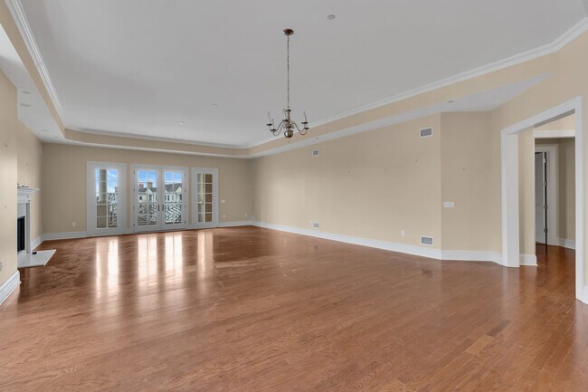 Building Photo - 1021 Oval Rd