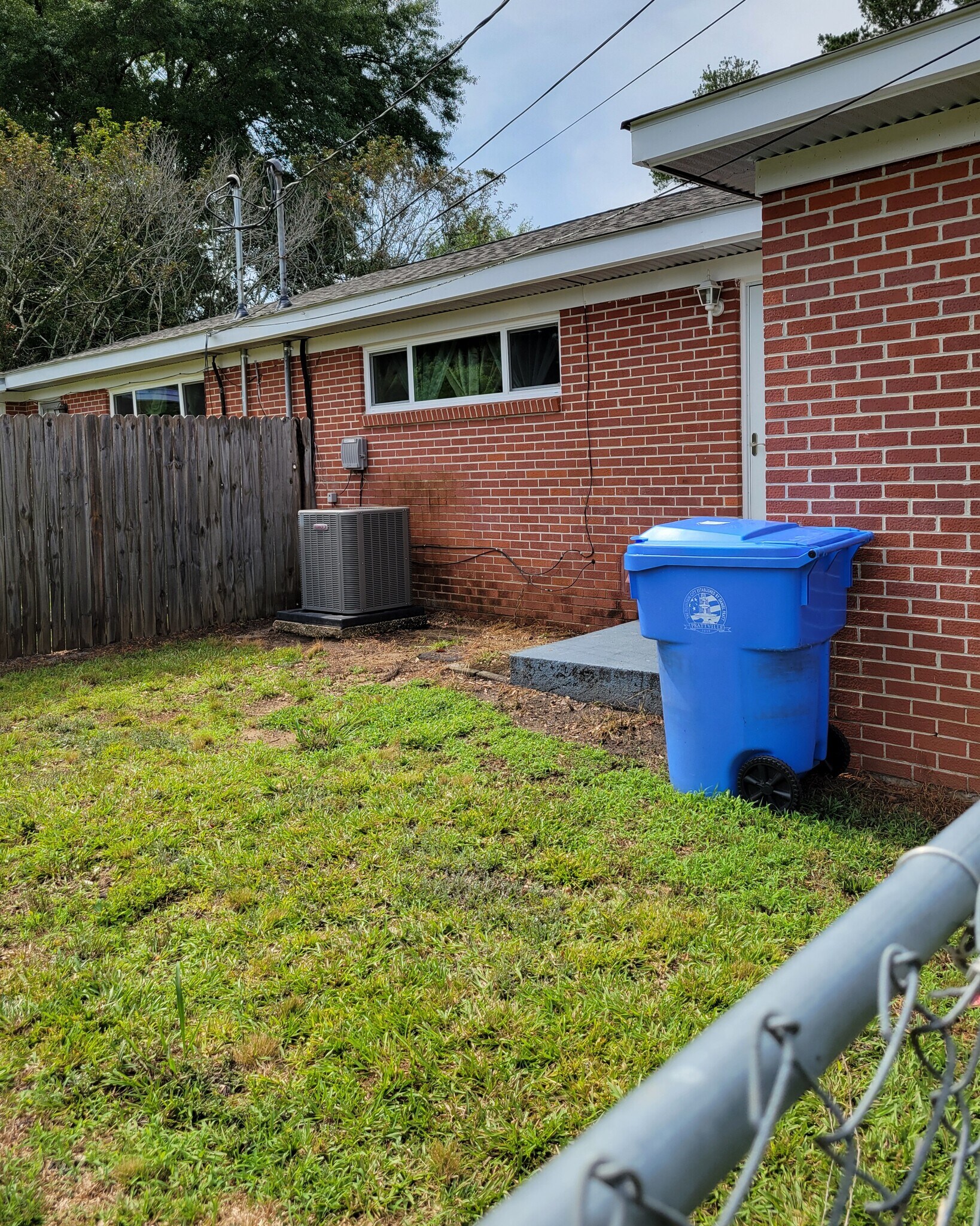 Back Porch - 214 Moncrief St