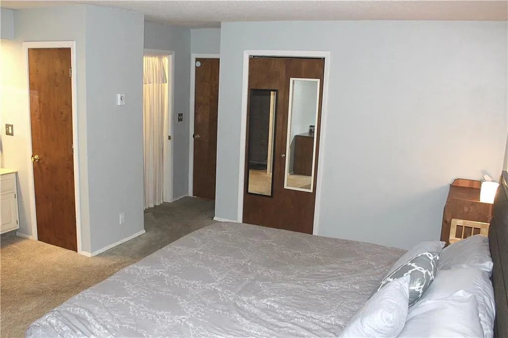 Building Photo - 2113 W Christy Ln