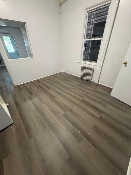 Building Photo - 165 Linden St