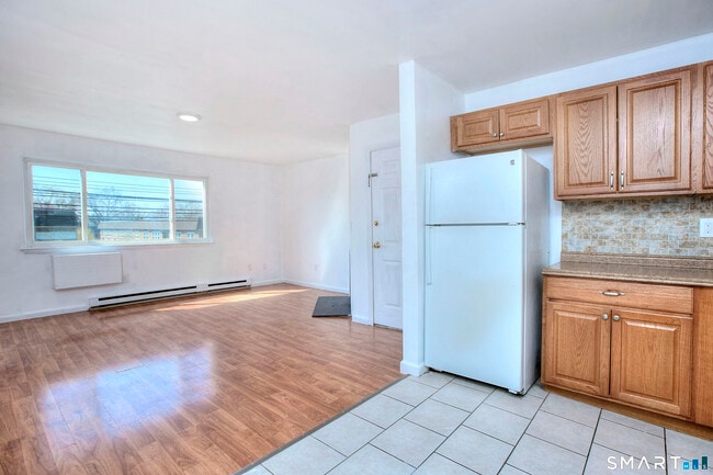 Building Photo - 638 Cove Rd