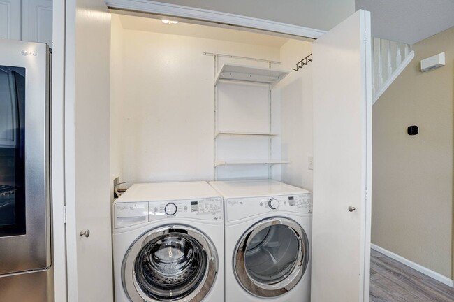Building Photo - $ 2,295 - 3-Bed, 3-Bath Townhome with Mode...
