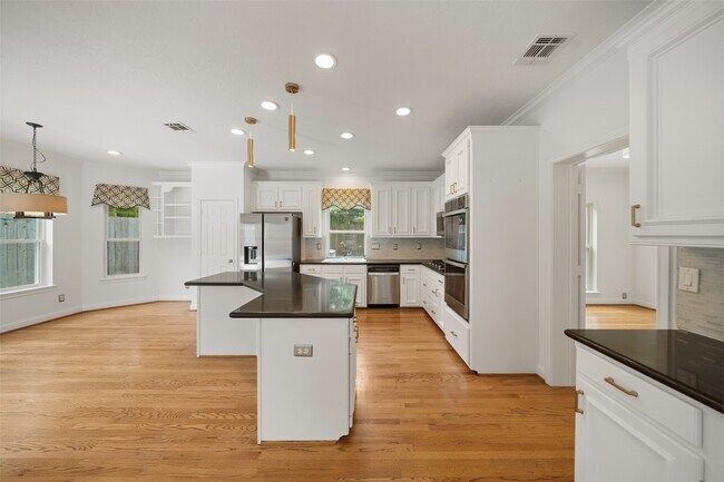 Building Photo - 1207 Melford Dr