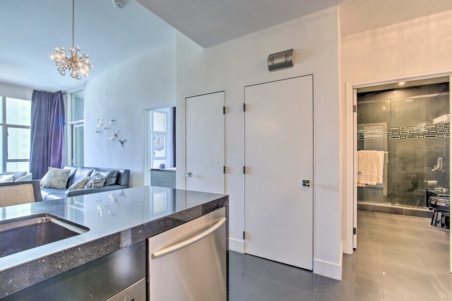 Building Photo - 530 K St