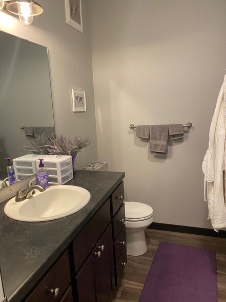 Building Photo - 623 S Lucas St