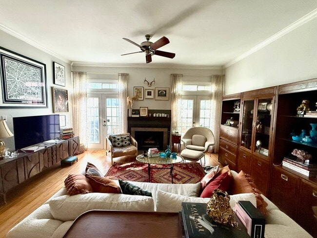 Building Photo - 4424 Holland Ave