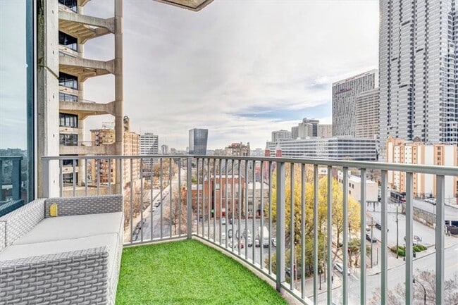 Building Photo - 400 W Peachtree St NW