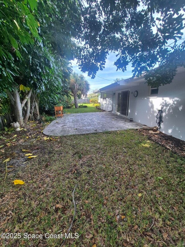 Building Photo - 333 Bahama Dr