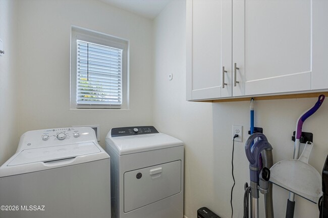 Building Photo - 958 W Calle Las Varitas