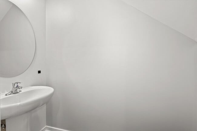 Building Photo - 80425 Enclave Ct