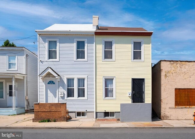 Building Photo - 203 3rd St