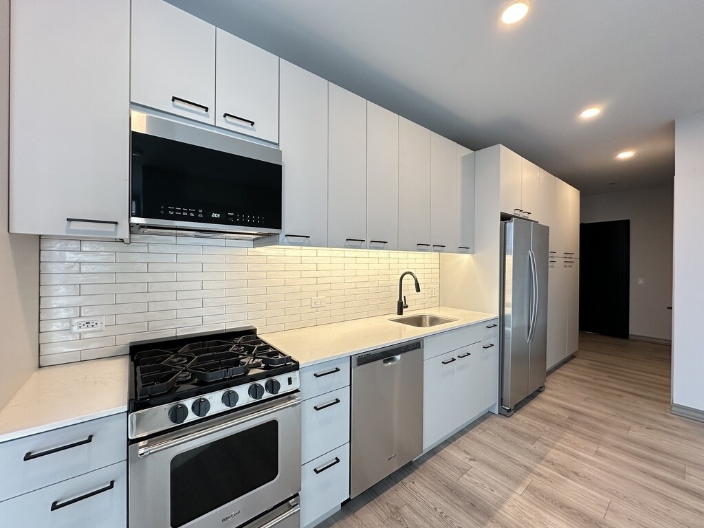 Building Photo - 2155 N Elston Ave