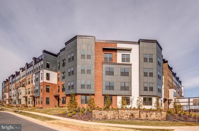 Building Photo - 43798 Middleway Ter