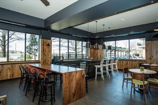 Building Photo - 484 14th St NW