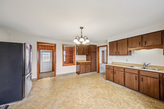 Building Photo - 11N455 Tower Rd