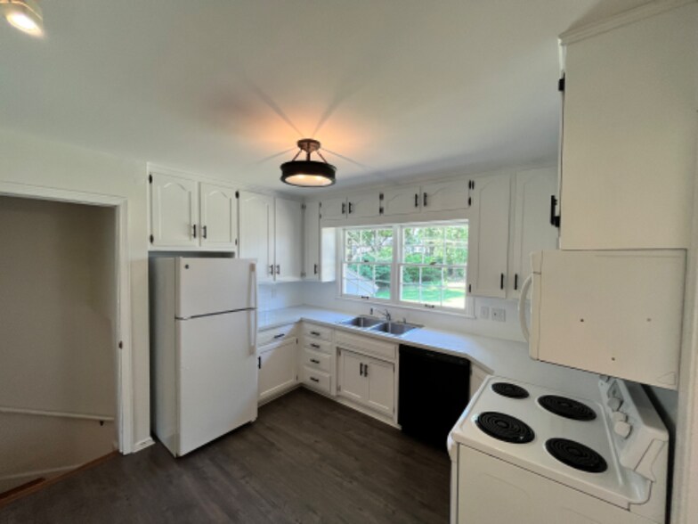 Building Photo - 7520 Aberdeen St