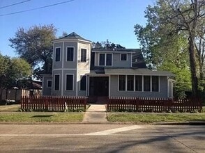 Building Photo - 215 Versailles Blvd