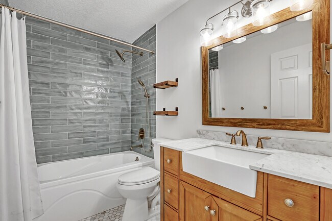 Building Photo - 935 Honeytree Ln