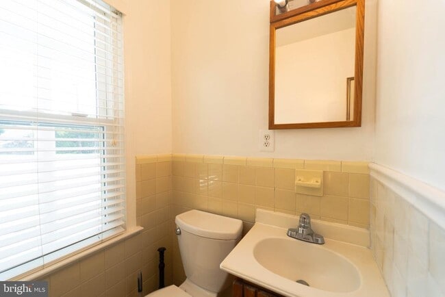 Building Photo - 610 Valley Brook Dr
