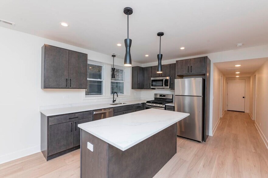 2825 N Rockwell, Unit G, Chicago, IL 60618 - 2825 N Rockwell St