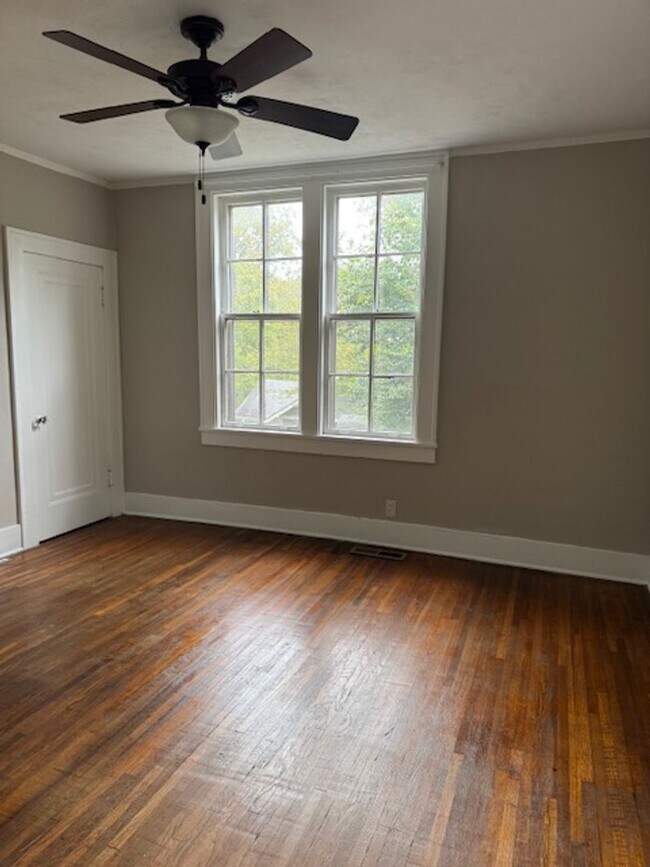 Building Photo - 1801 Ashwood Ave