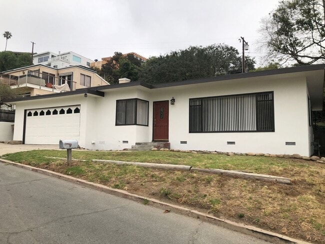 Primary Photo - Hillside Home with Ocean Views!!