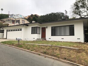 Building Photo - Hillside Home with Ocean Views!!