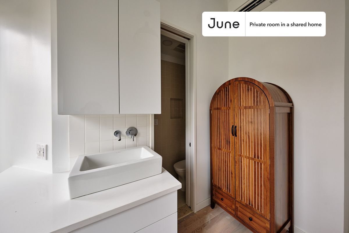 Building Photo - Room in Shared 4 bed/4 bath home in Ditmas Park