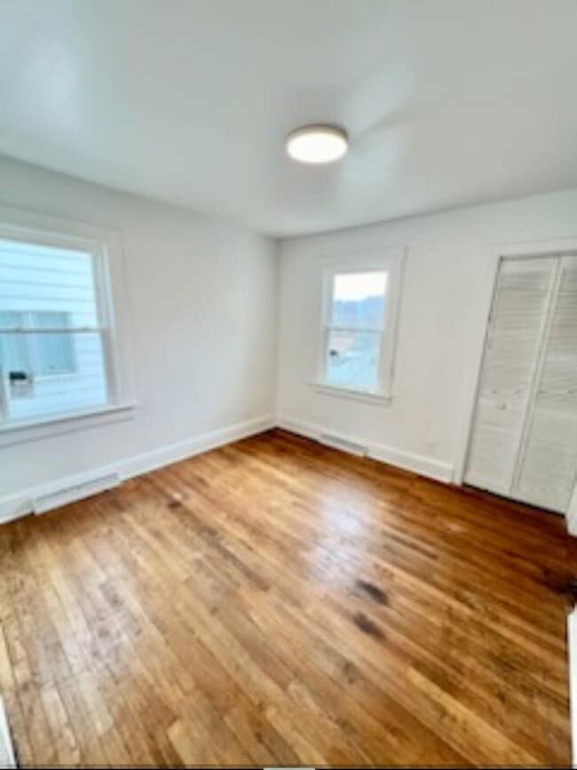 Bedroom 2 - 918 Gaston Ave